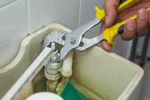 How to Replace Toilet Handle